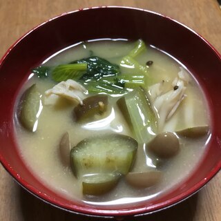 柔らか茄子と小松菜の味噌汁